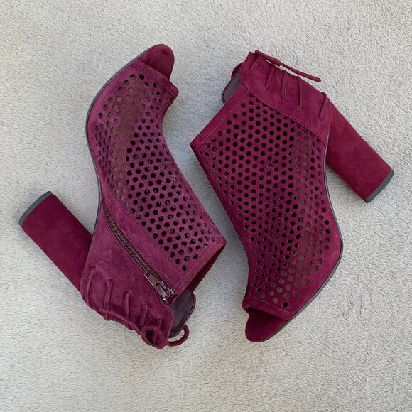 Gianni Bini Perforated Burgundy Suede Peep Toe Booties Sz 7.5 - Picture 12 of 15